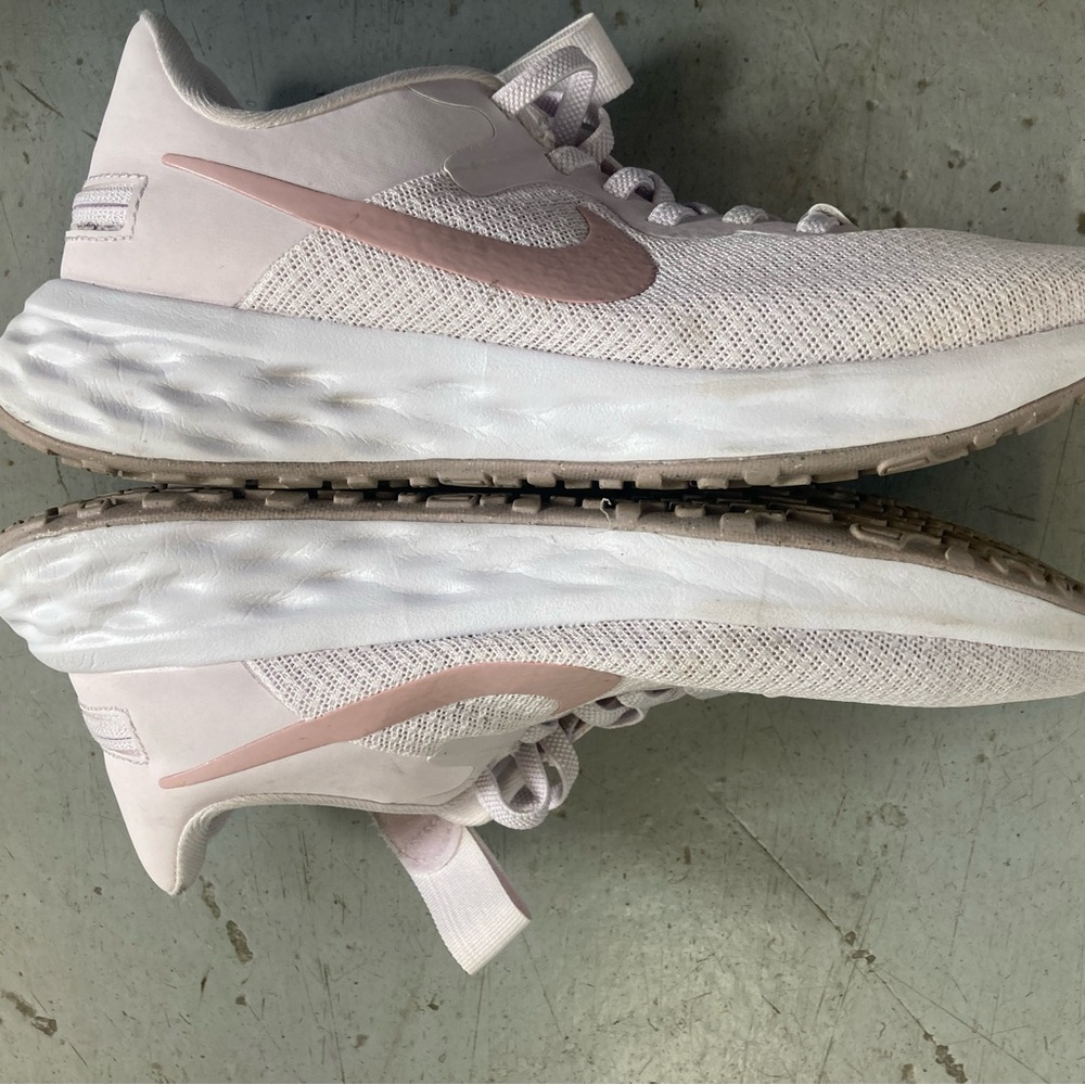 Nike Light Running Sneakers
